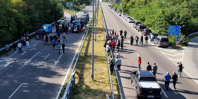 Bulgaristan’da çiftçiler, Ukrayna'dan tahıl ithalatı yasağının kaldırılmasını protesto etti