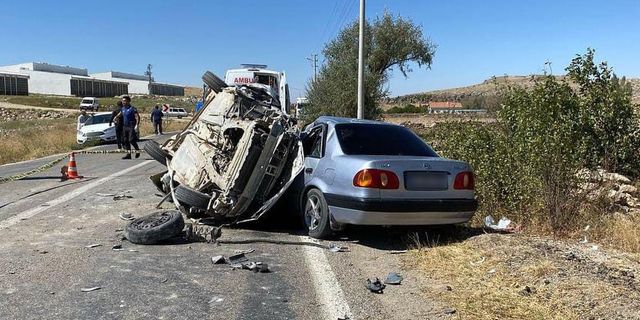 Hatalı sollama ölümle bitti: 3 ölü 2 yaralı