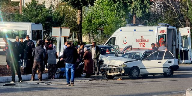 Kütahya’da kavşakta korkunç kaza: Çok sayıda yaralı var!