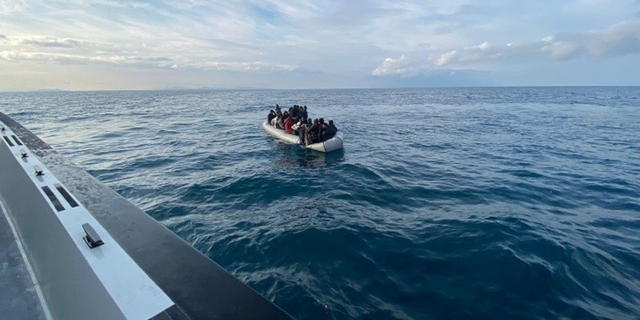 Çeşme açıklarında operasyon: 10’u çocuk 22 kişi yakalandı