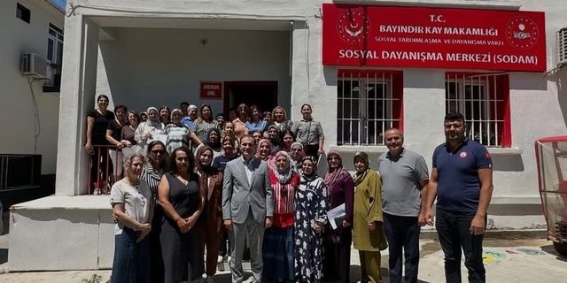 Bayındır’da anlamlı tören! Eğitimlerini tamamlayan kadınlar belgelerini aldı