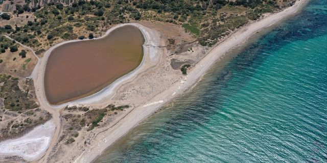 Ünlü kalpli göl bu kez şaşırttı: Çanakkale'deki kalpli göl bu yıl neden pembe olmadı?