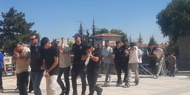 İzmir dahil 8 ilde “Sokaklar Güvende” operasyonu: 42 şüpheli gözaltında