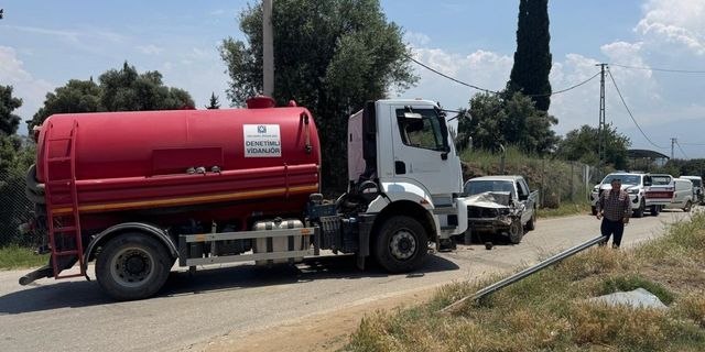 İzmir'de feci kaza! Vidanjör ile otomobil çarpıştı: 1 yaralı