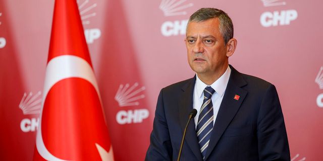 Özgür Özel'den kurultay mesajı: "833 imza teslim edildi, kurultayı bekliyoruz"