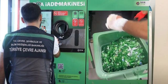 Herkes merak ediyordu! Depozito makinesinin içi ilk kez görüntülendi! Şişeler makinenin içinde böyle ayrıştırılıyor