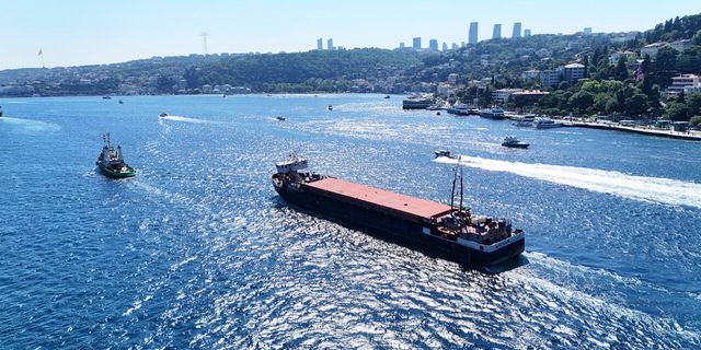 Fırtınada karaya oturmuştu! Dev yük gemisi Aliağa yolunda
