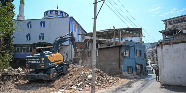 Bornova'nın bu mahallesinde trafik rahatlayacak! Yol çalışmaları devam ediyor