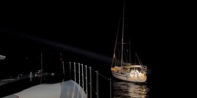 İzmir açıklarında göçmen operasyonu: 56 kişi yakalandı