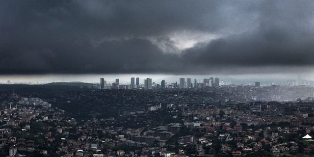 Meteoroloji saat vererek uyardı: İstanbul’da kuvvetli yağış cumartesi günü bu ilçelerde etkisini artıracak