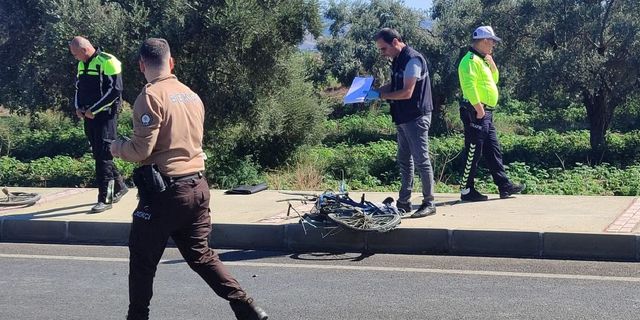 İzmir’de pikap bisikletliye çarptı! Sürücü kurtarılamadı