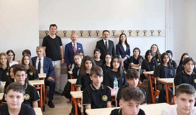 Bayrampaşa'da yeni dönem yeni okulla başladı