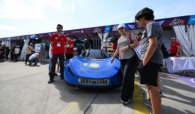 Elektrikli otomobiller TEKNOFEST'te sergileniyor
