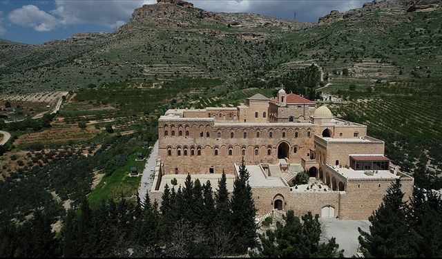 İlk güneş tapınağı olarak inşa edildi: Bugün 52 patriğin sandalyesiyle gömülü eşsiz bir miras