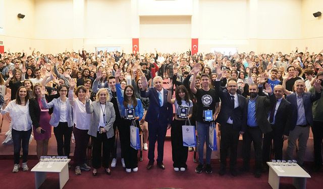 EÜ Fen Fakültesi öğrenci projelerinde Türkiye’nin zirvesinde