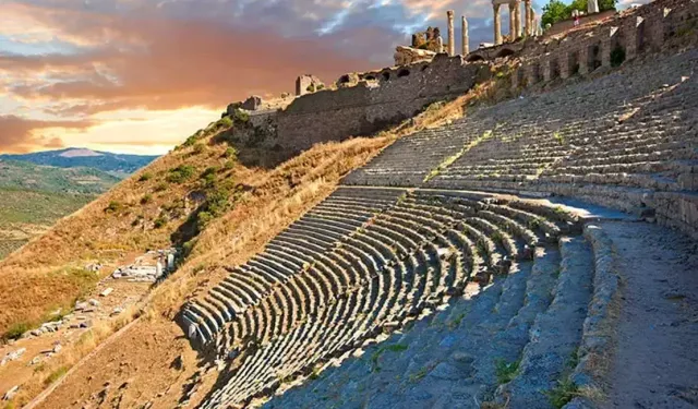 İzmir'in Tarihi Hazinesi: Pergamon Antik Kenti
