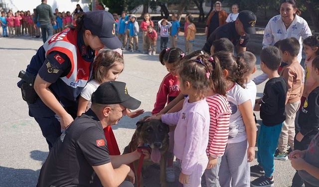 Jandarma çocuklara hayvan sevgisini anlattı