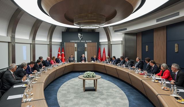 Kemal Kılaçdaroğlu partisinin milletvekilleri ile bir araya geldi