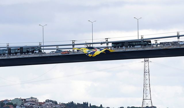 Köprülere dev Fenerbahçe bayrakları asıldı