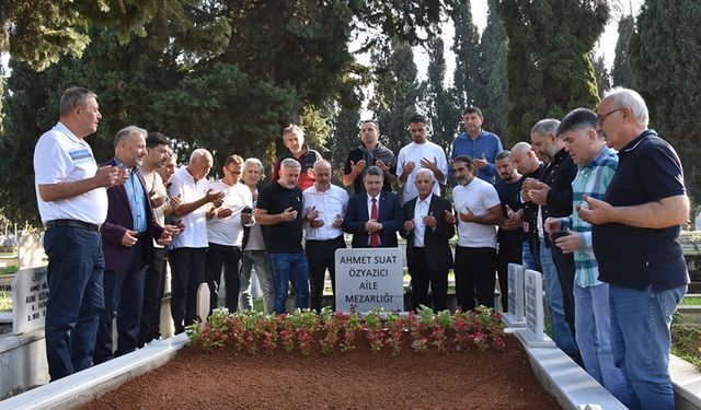 Trabzonsporlu eski futbolcular, Özyazıcı'nın kabrini ziyaret etti