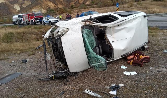 Şarampole devrilen araçta 3 kişi yaralandı