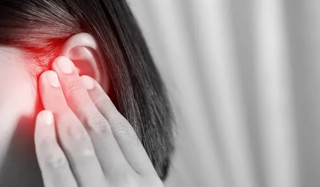 Kulak ağrısı: Nedenleri, semptomları ve tedavi seçenekleri
