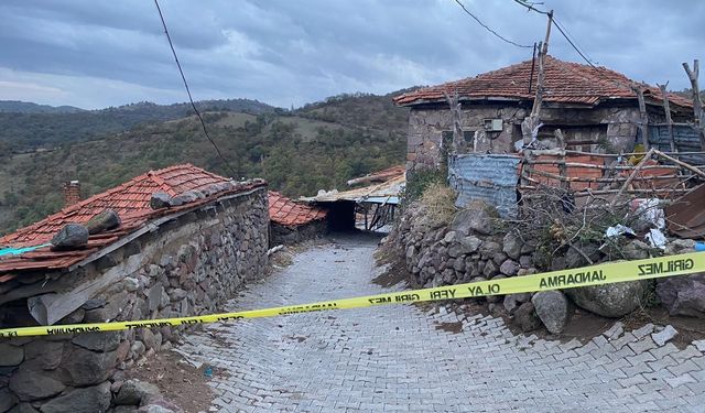 Manisa'da uçan çatının altında kalan şahıs hayatını kaybetti