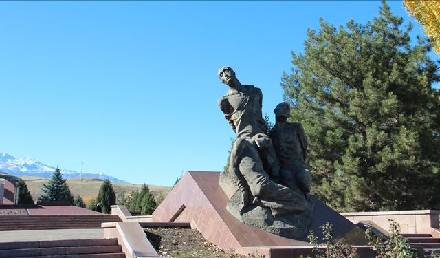 Kırgızistan'da bağımsızlık uğruna hayatını kaybedenler anılıyor