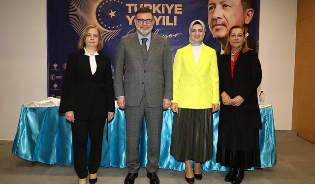 AK Parti İzmir Kadın Kolları’nda devir teslim töreni