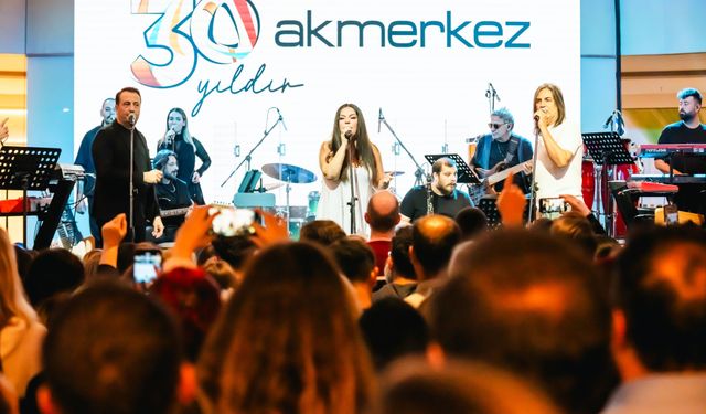 Akmerkez, 30’uncu yılını İzel-Çelik-Ercan konseri ile kutladı