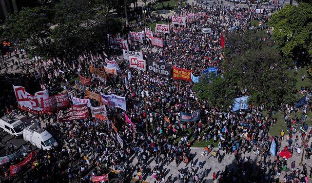 Arjantin'de yeni seçilen Devlet Başkanı Milei'nin hükümeti, ilk kez protesto edildi