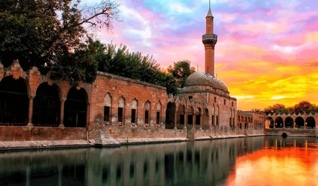Şanlıurfa'nın tarihinin izinde lezzetin kalbinde unutulmaz bir gezi deneyimleyin