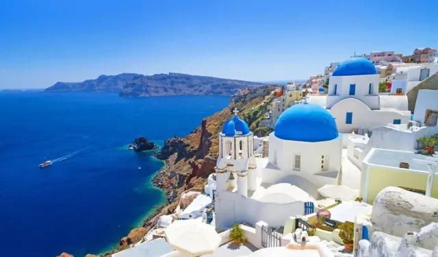 Yüzlerce adanın büyülü dansı: Yunan Takımadalarının sırlarını keşfedin!