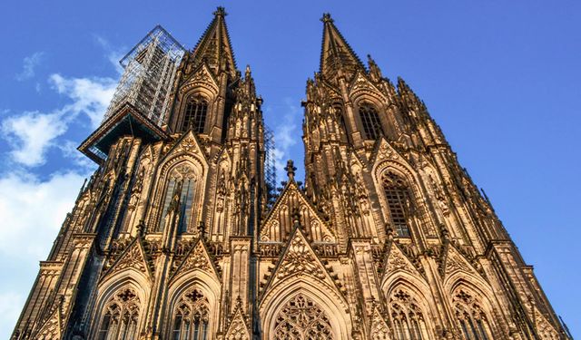 Almanya'da Köln Katedrali'ne terör alarmı
