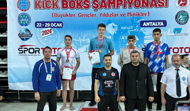Bostanlısporlu Gökmen, Kick Boks'ta Türkiye ikincisi oldu