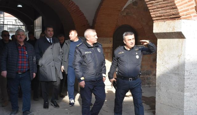İzmir Emniyet Müdürü Sel, Menemen'de Huzurlu Sokaklar uygulamasını yönetti