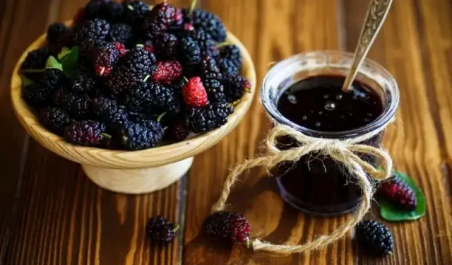 Kuru dutu böyle değerlendiren her yıl kavanoz kavanoz hazırlıyor! Az malzemeyle hazırlanan marmelat tarifi