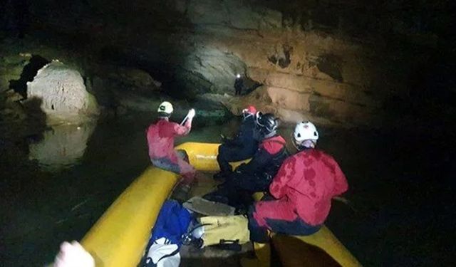 Slovenya’da mağarada mahsur kalan 5 kişi için kurtarma operasyonu başlatıldı