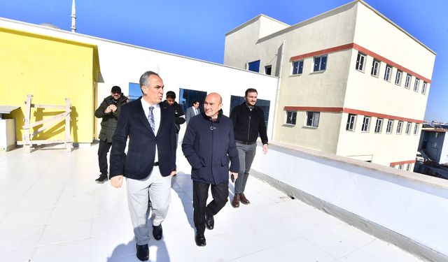 Başkan Tunç Soyer: Uzundere'deki belediye hizmet binasının yüzde 90'ı tamamlandı