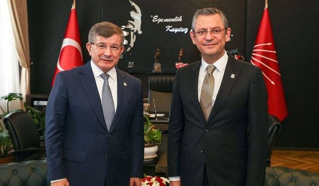 CHP Genel Başkanı Özgür Özel, Ahmet Davutoğlu ile görüştü