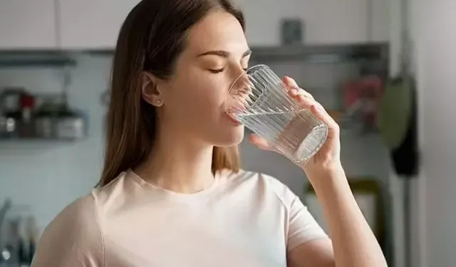 “Yetersiz su tüketimi eklem ağrılarına neden olabilir”