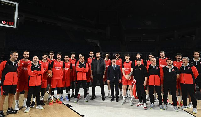Bakan Bak’tan, A Milli Erkek Basketbol Takımı'na ziyaret