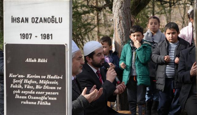 Çanakkale Türküsü'nün yazarı Halk Ozanı İhsan Ozanoğlu kabri başında anıldı
