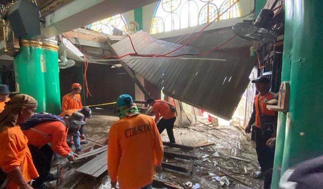 Filipinler'de kilisenin asma katı çöktü: 1 ölü, 52 yaralı
