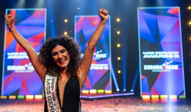 Miss Germany 2024 yarışmasının şampiyonu 39 yaşındaki İranlı Apameh Senauer odu