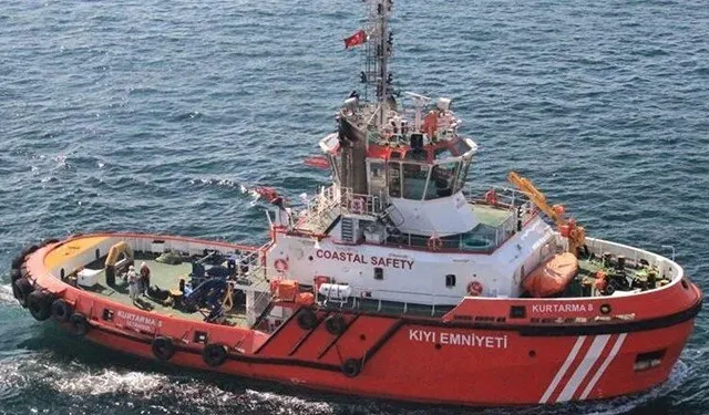 Üsküdar'da gemiye çıkarken denize düşen kaptan hayatını kaybetti