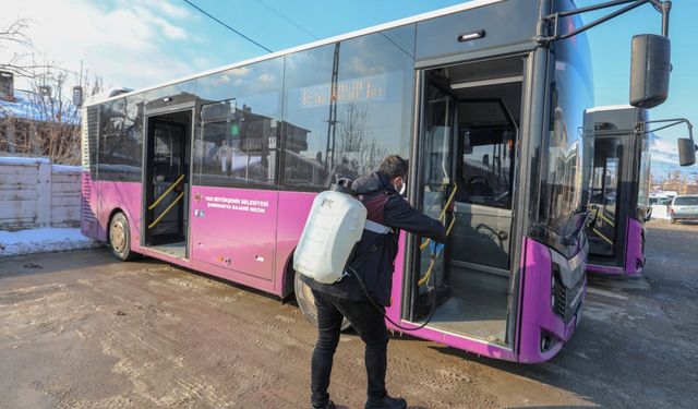 Van’daki toplu taşıma araçları dezenfekte edildi
