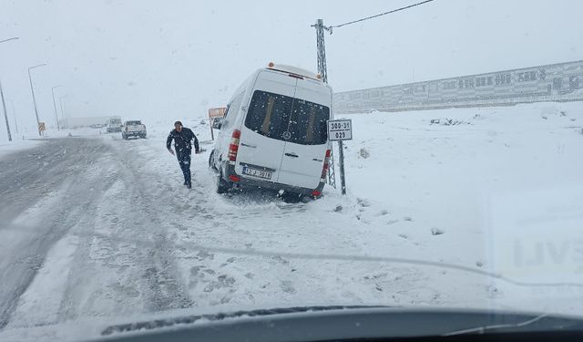 Bitlis’te 10 aracın karıştığı zincirleme kazada 16 kişi yaralandı