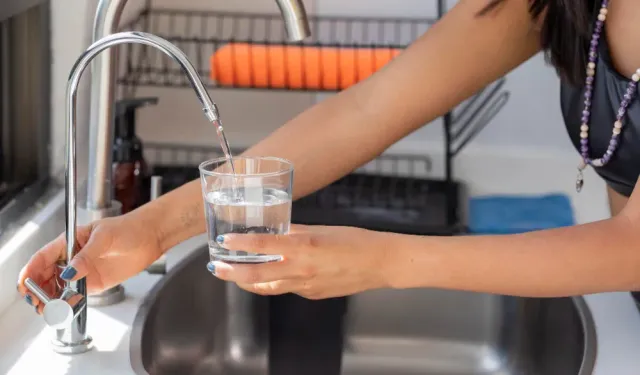 Arıtma suyu mu çeşme suyu mu: Hangisi daha sağlıklı?