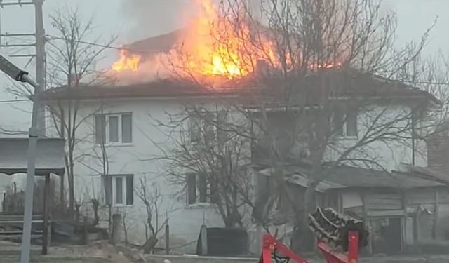 Bilecik’te 2 katlı müstakil evin çatısında yangın